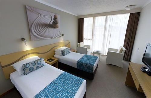 コアラ抱っこ グリーン島 キュランダ観光付き ケアンズ８日間 立地抜群の4つ星ホテル パシフィックホテルケアンズ 指定 往復送迎付き 札幌発着 札幌 新千歳 発8日間ケアンズツアー 海外ツアー 国内ツアーなら 旅工房