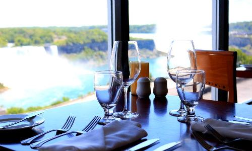 滝側のお部屋指定だから1日の変化を逃さず見れる 日々のストレスを発散 有名なナイアガラの滝へ 大阪発 弾丸4日間 日本語送迎付き ナイアガラ老舗ホテル 巨大なウォータースライダーもあり インドアウォーターパーク と直結 クラウンプラザ 伊丹