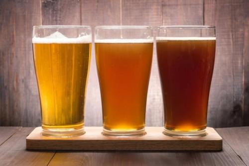 ■アロヒラニ リゾート／ラウンジでは3種類のクラフトビールが飲み放題！