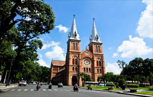 フランス統治時代の代表的建造物「サイゴン大教会」