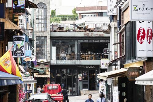 韓国　梨泰院の街並み(イメージ)　(提供：韓国観光公社)